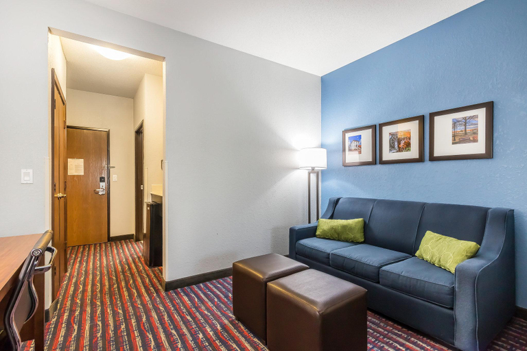 Exterior & Views 2, Comfort Suites St Charles - St Louis, Saint Charles