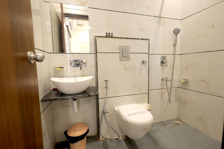 Bathroom 4, shrinath palace, Mathura