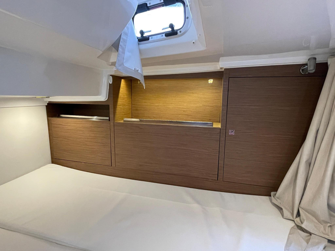 Bedroom 2, Exclusive yacht with a roof terrace, Charente-Maritime