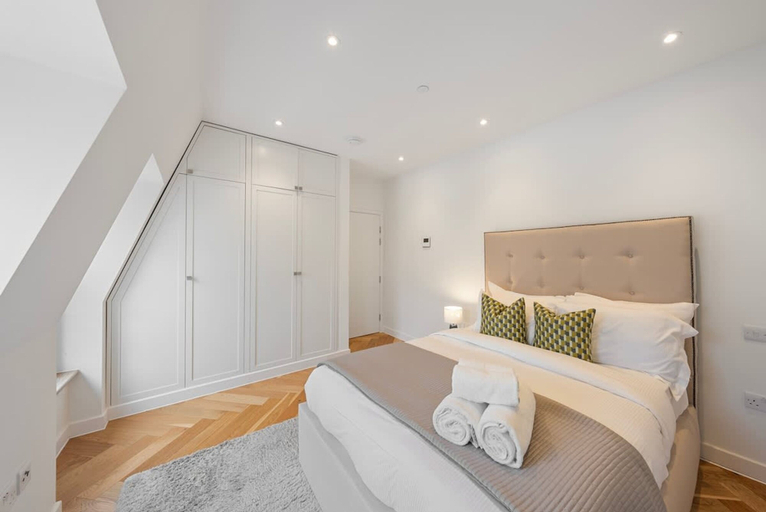 Room 5, Charming 2 Bedroom 2 Bathroom Flat Near Oxford St, London
