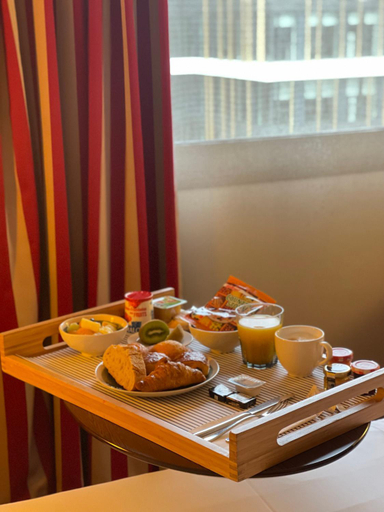 Food & Drinks 5, B&B HOTEL Saint-Quentin-en-Yvelines Centre Gare 4 etoiles, Yvelines