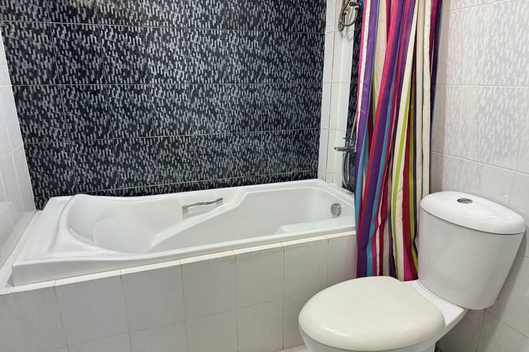 Bathroom 4, Ovemar Resort Hotel Near Vigan, Santa Catalina