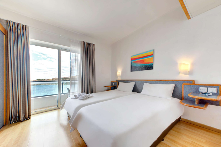 Bedroom 3, AX Sunny Coast Resort & Spa, Saint Paul's Bay