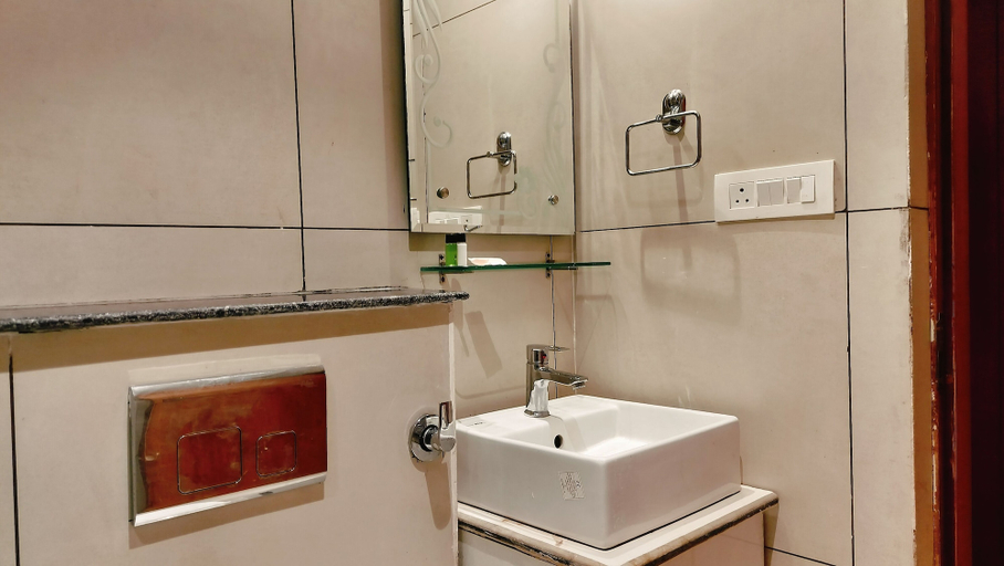 Bathroom 4, Hotel Highland Bhagsu, Kangra