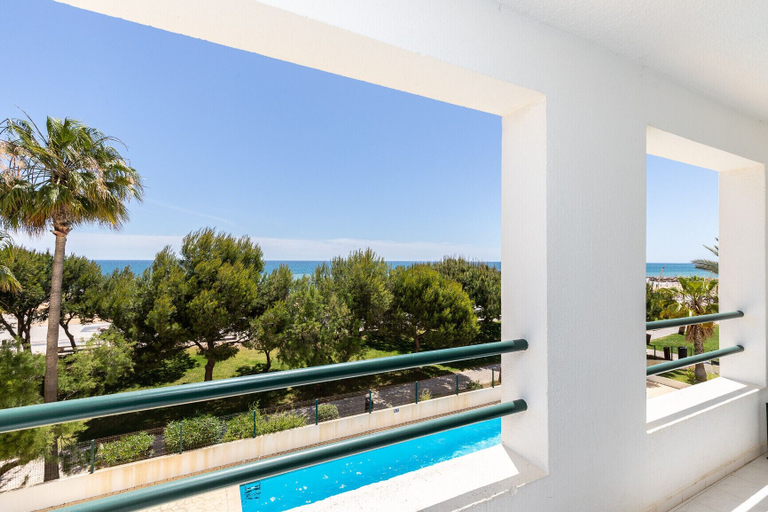 Room 3, Quarteira First Line Front Beach Pool Flat View, Loulé