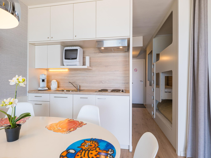 Others 2, Modern studio with sea view and garage, West-Vlaanderen