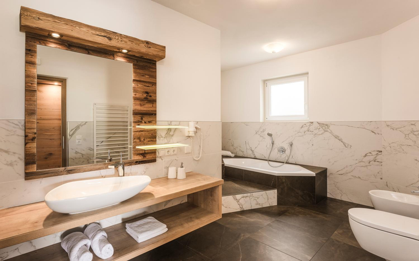 Bathroom 3, Hotel Nussbaumerhof ***, Bolzano