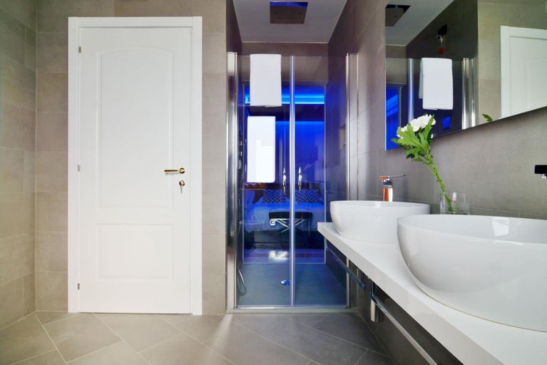 Bathroom 3, Villa La Fenice, Reggio Di Calabria