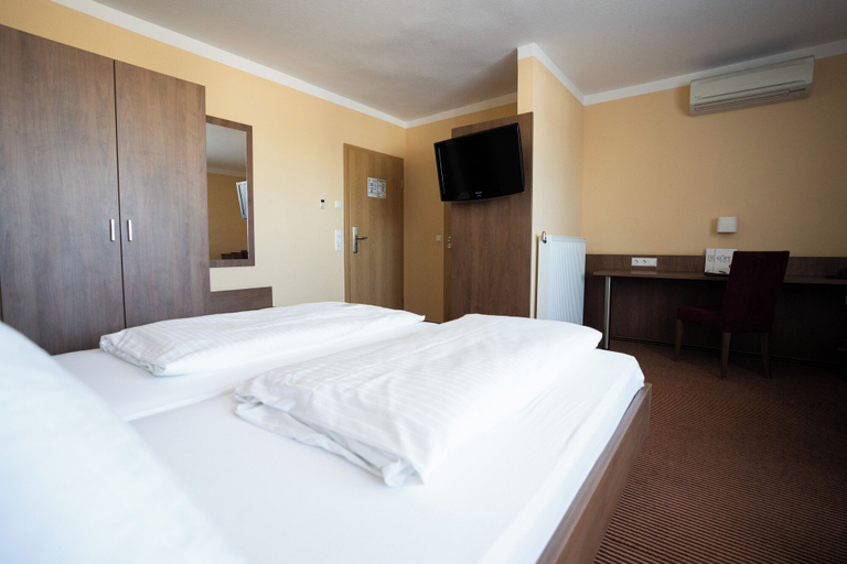 Bedroom 2, Europa Hotel, Ortenaukreis