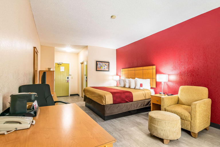 Bedroom 3, Econo Lodge Topeka At Wanamaker, Shawnee