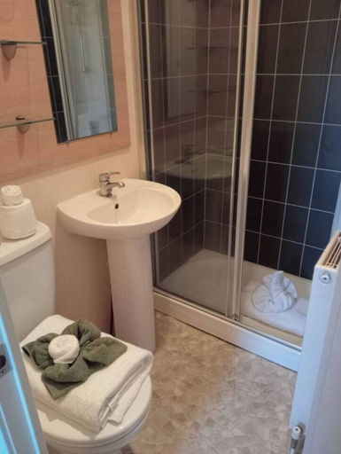 Bathroom, Curragh Lodge