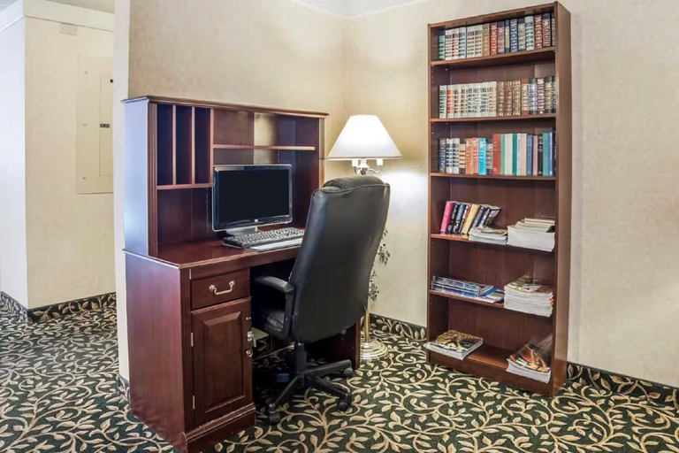 Public Area 2, Baymont by Wyndham Great Falls City Center, Cascade