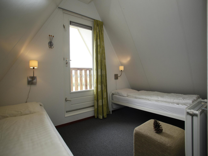 Bedroom 2, Holiday Home with Garden, Mook en Middelaar