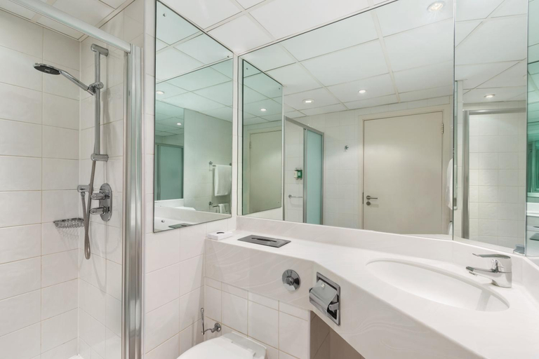 Bathroom 4, Ramada Hotel & Suites Coventry, Coventry
