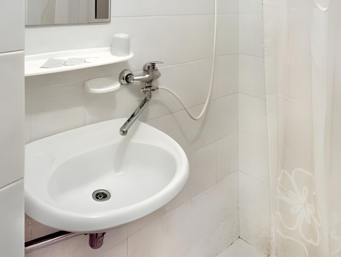 Bathroom 4, Motel Brencis, Bauska