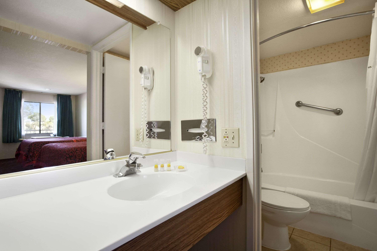 Bathroom 3, Days Inn by Wyndham Gilroy, Santa Clara