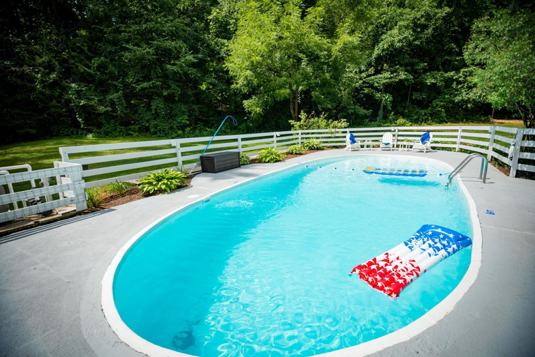 Sport & Beauty 3, Arcady Mountain Motor Lodge, Bennington