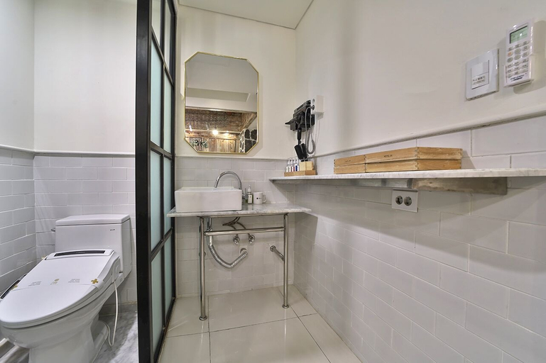 Bathroom 7