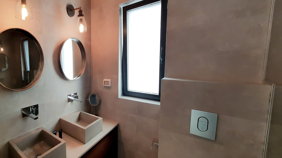 Others 2, Exclusive 3BDR Near Rothschild TL40