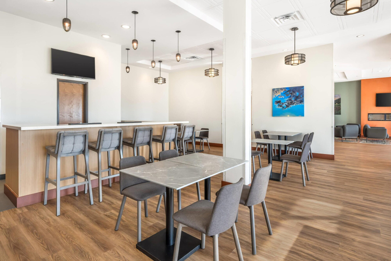 Food & Drinks 5, Radisson Hotel Pendleton Airport, Umatilla