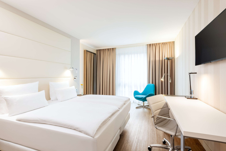 Bedroom 3, NH Berlin Alexanderplatz, Berlin