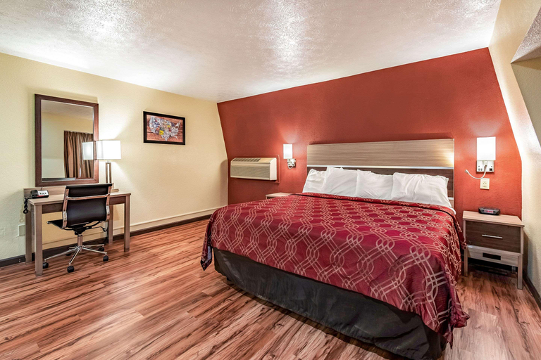Bedroom 5, Econo Lodge (Worthington), Franklin