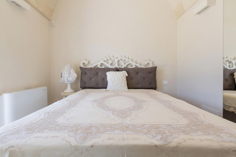 Bedroom, 3483 Casale Amenola by Perle di Puglia, Brindisi