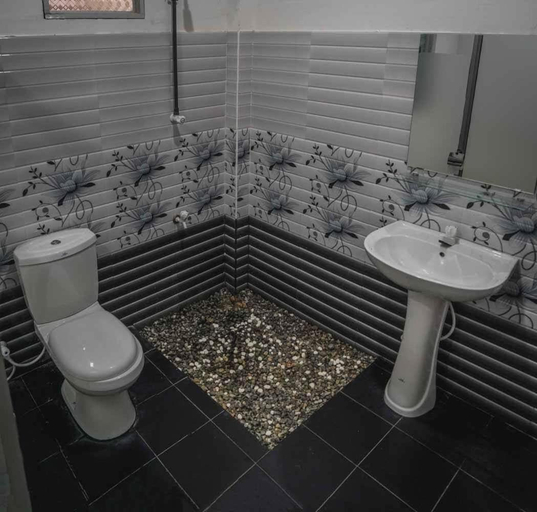 Bathroom 3, Lotus Surf House, Weligama