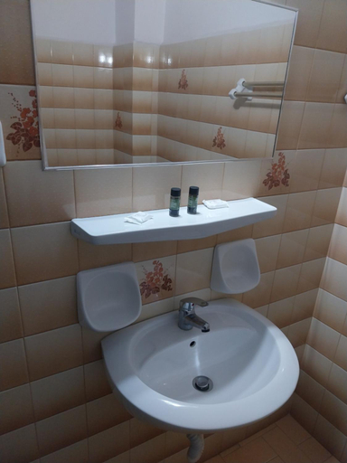 Bathroom 3, Hotel Liliana, Attica