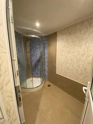 Bathroom 3, Days Inn Zarate, Zárate