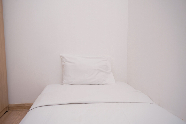 Room 5, Spacious and Simple 3BR Sky House BSD Apartment, South Tangerang