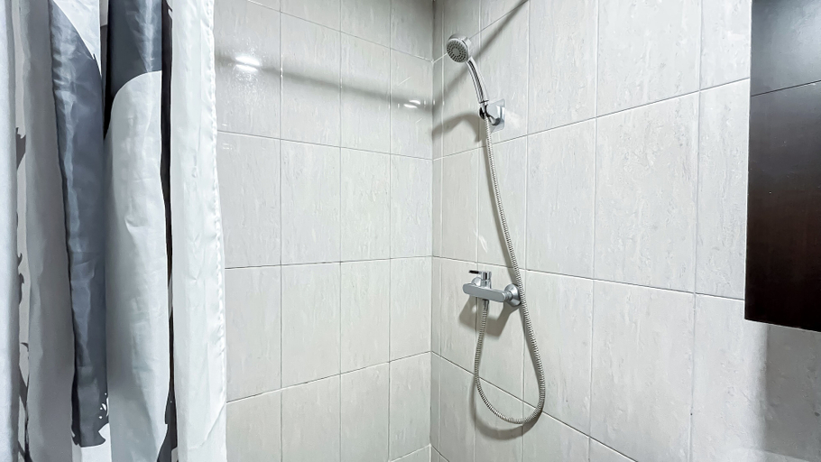 Bathroom 3, Simply Good Studio Room Citra Living Apartment, Jakarta Barat