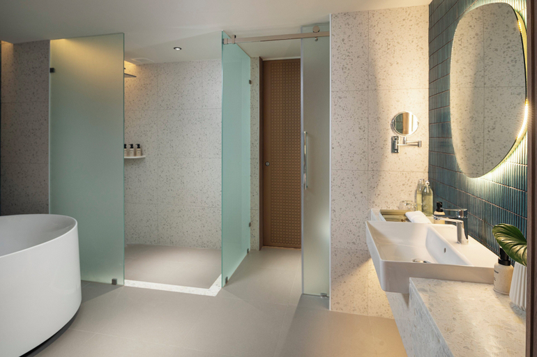 Bathroom 5, Amari Bangsaen, Muang Chon Buri