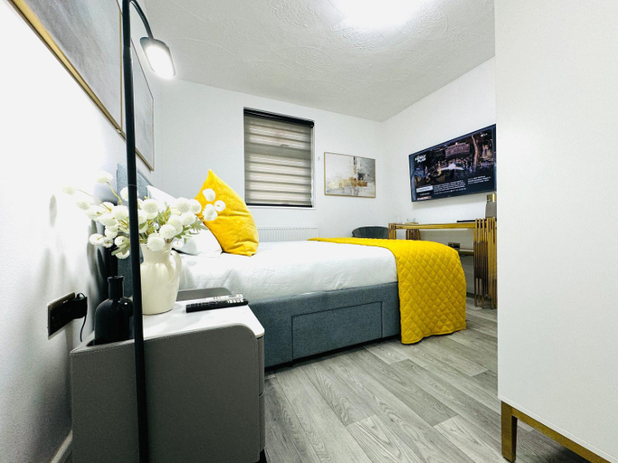 Others 2, Ensuite Luxury Bedroom In Purfleet, Thurrock
