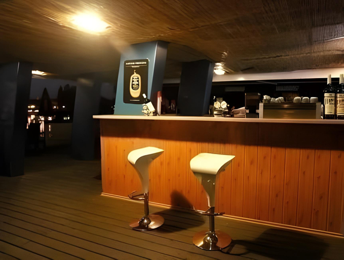 Food & Drinks 4, Botel Vodnik, Praha 5