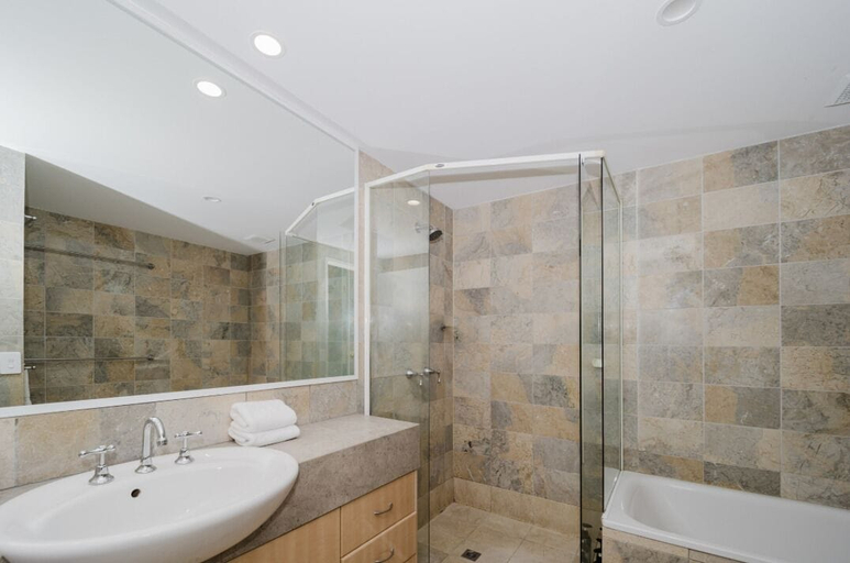 Bathroom 5, Bay Royal Apartments, Byron