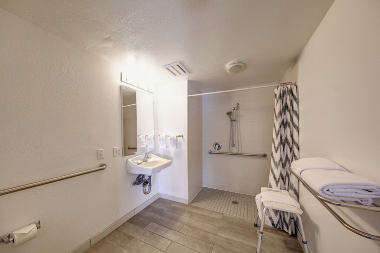 Bathroom 5, The Inn at Venice Beach, Los Angeles