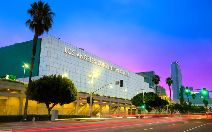 Room 4, NEW LA Home W Pool GYM Parking 10 Min to Cedars, Los Angeles