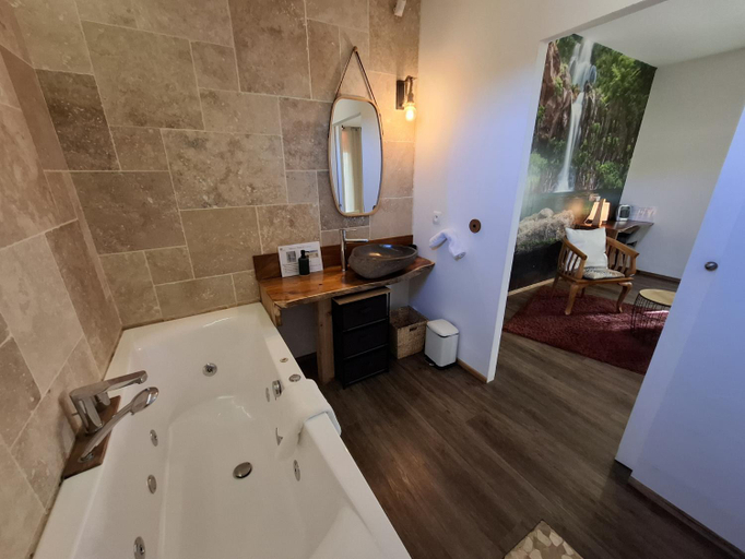 Bathroom 3, Tamar'Inn, Le Tampon