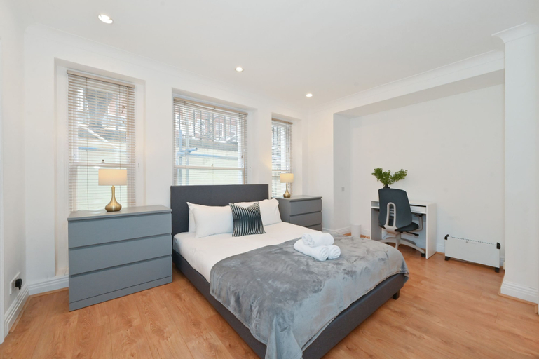 Room 3, Harrington Gardens Style - 48hg, London