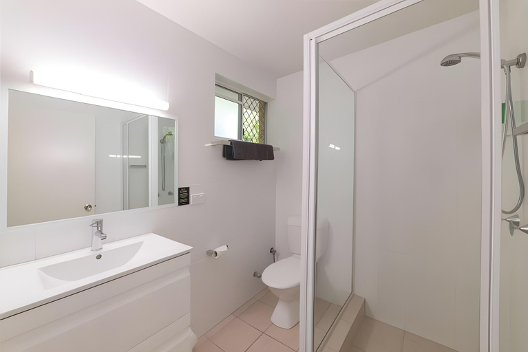 Bathroom 4, The Blue Water Motel, Tweed Heads