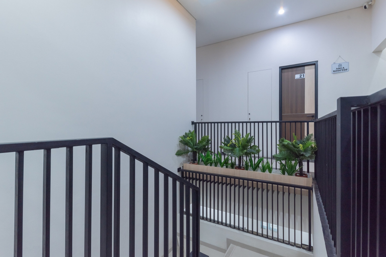 Others 4, RedDoorz near CSB Mall Cirebon, Cirebon