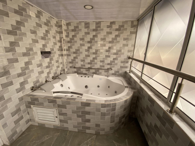 Bathroom 5, Hotel Balmoral, Bucaramanga