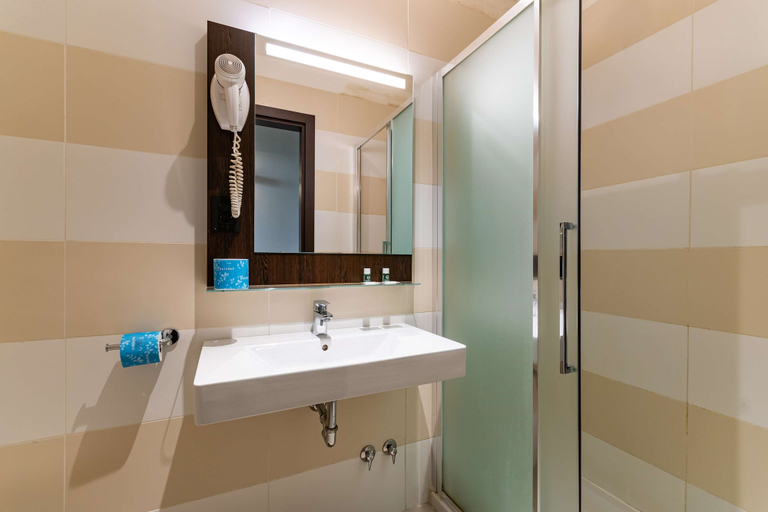 Bathroom 10