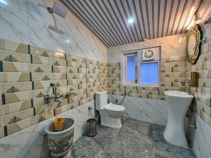 Bathroom 3, The Kufri House, Shimla
