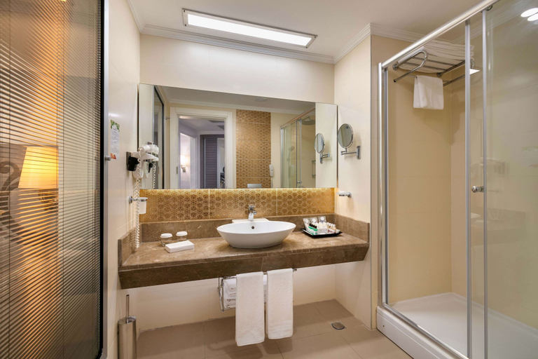 Bathroom 5, Kirman Belazur Resort & Spa - All Inclusive, Serik