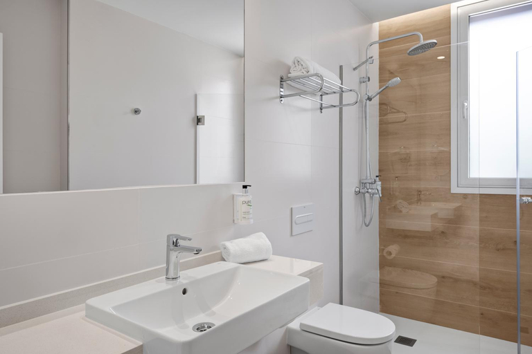 Bathroom 4, B&B Hotel Castro Urdiales, Cantabria