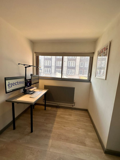 Room 4, Kensington Gardens 2 Bedroom Flat With a Balcony, London
