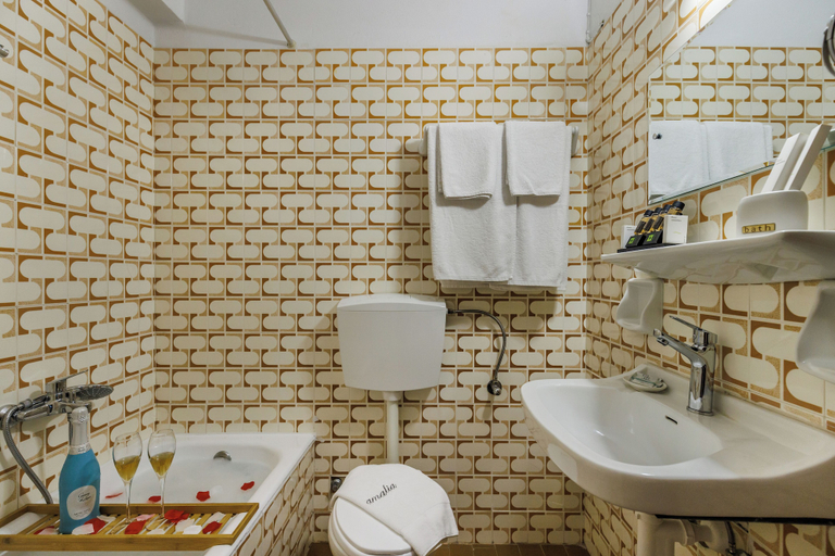 Bathroom 5, Hotel Amalia, Thessaly