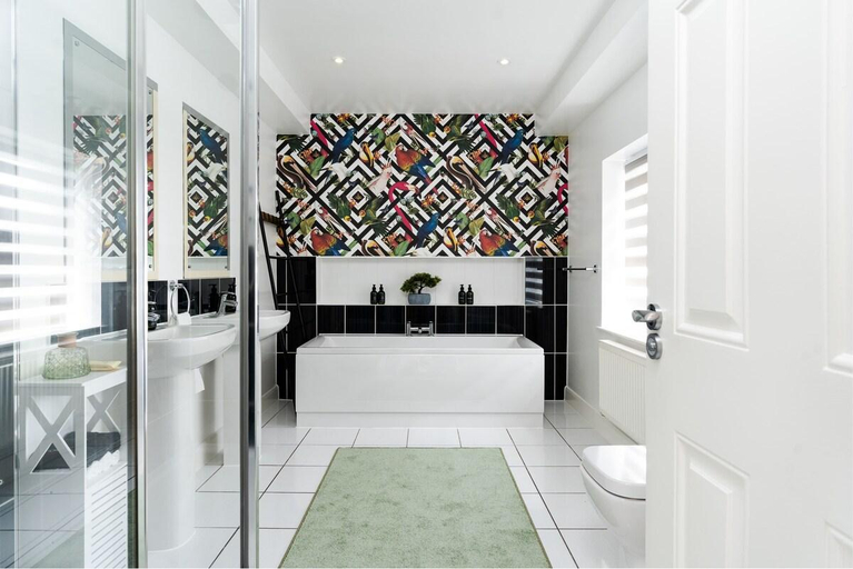 Bathroom 3, Ty Gwladus a Einion by Wales Escapes, Neath Port Talbot